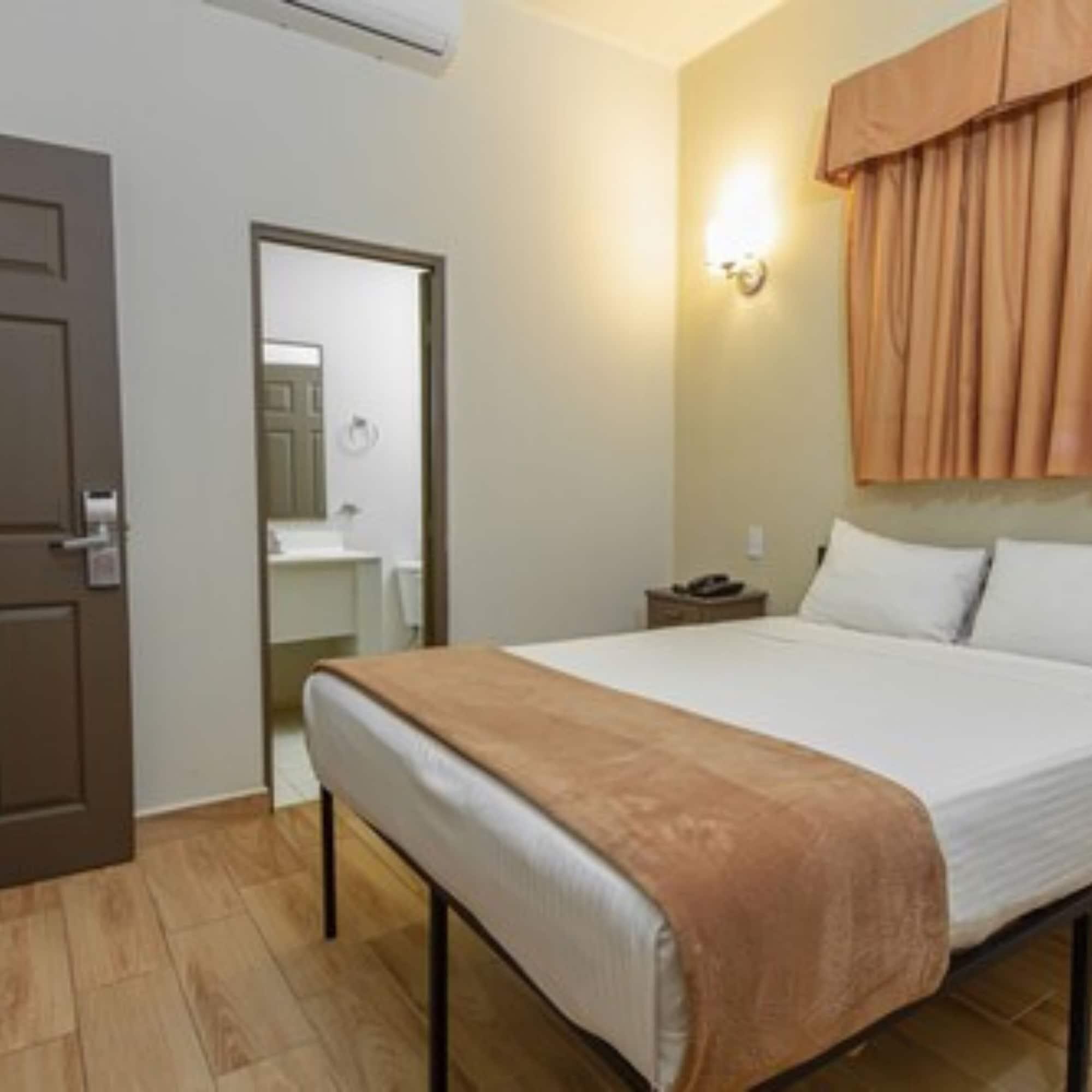 Hotel Plaza Del Arco Express Monterrey Exteriér fotografie